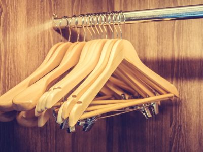 hangers-wooden-closet_1203-801